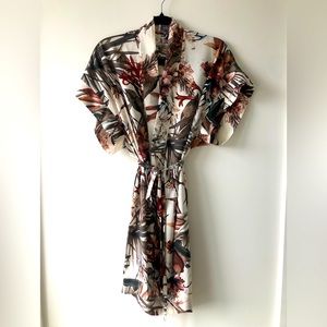 Floral dress with hidden buttons on front & removable belt. Size S